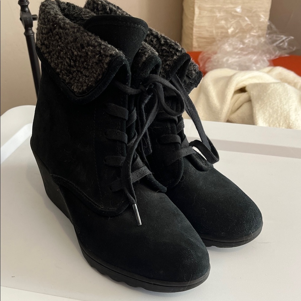 White Mountain Black Lace Up Boots